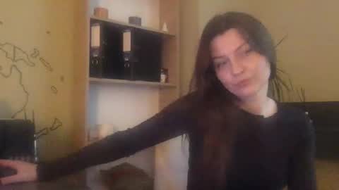 Snapshot of dollyroma chatting on 12.01.25 DollyRoma online show from 12.01.25