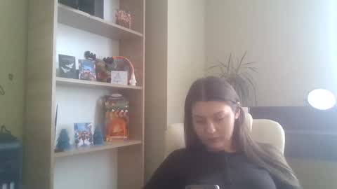 Snapshot of dollyroma chatting on 12.15.25 DollyRoma online show from 12.15.25