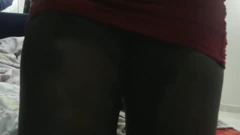 Snapshot of dollzues chatting on 12.18.25 dollzues online show from 12.18.25