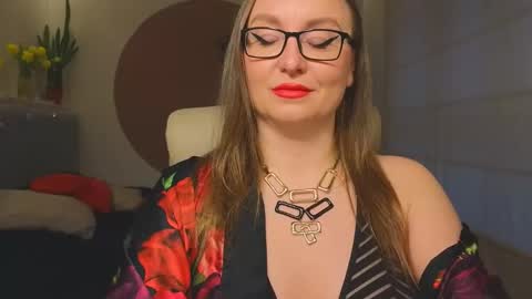 DOM MUMMY online show from 03.09.26