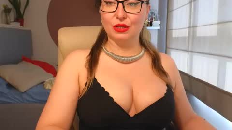 DOM MUMMY online show from 06.02.26