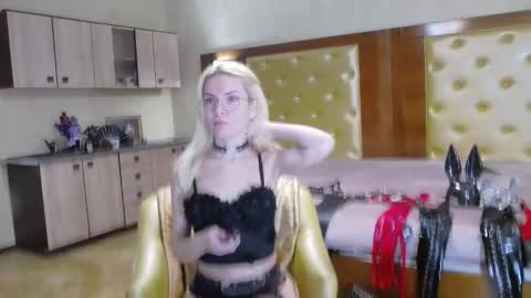 Snapshot of domcaprisse chatting on 02.19.26 domcaprisse online show from 02.19.26