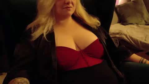Snapshot of dominasadique chatting on 07.15.26 SADE online show from 07.15.26