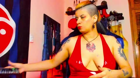 Snapshot of dominatrixblue chatting on 01.06.25 Dom Blue online show from 01.06.25