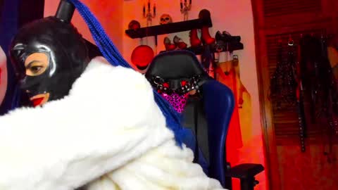 Snapshot of dominatrixblue chatting on 01.11.25 Dom Blue online show from 01.11.25