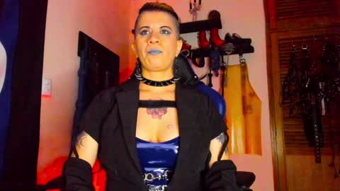 Snapshot of dominatrixblue chatting on 01.17.25 Dom Blue online show from 01.17.25