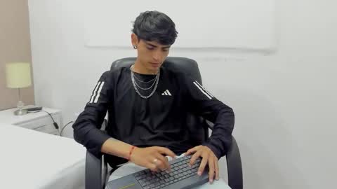 Snapshot of dominic_foox chatting on 02.05.26 Dominic foox online show from 02.05.26