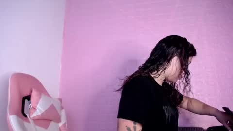 Snapshot of dominic_queen chatting on 12.02.25 online show from 12.02.25