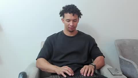 Snapshot of dominick_star chatting on 02.10.25 Dominick Star online show from 02.10.25