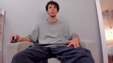 Snapshot of dominick_star chatting on 10.26.25 Dominick Star online show from 10.26.25