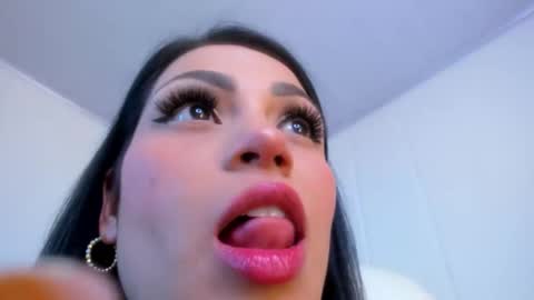 Snapshot of dominique_21x chatting on 10.31.25 DOMINIC online show from 10.31.25