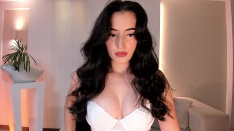 Dominique online show from 01.06.25