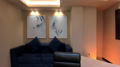 Dominique online show from 03.08.25