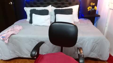  D O M I N K  online show from 02.23.25