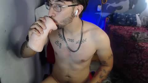 Snapshot of dominus_kane chatting on 11.04.25 dominus_kane online show from 11.04.25