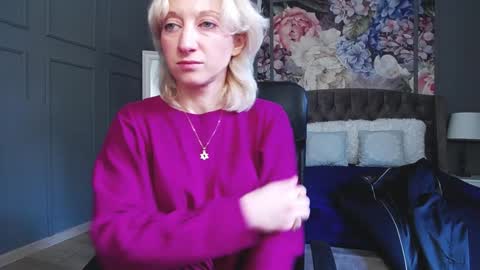 Snapshot of dommelisa chatting on 12.17.24 Dom Melisa online show from 12.17.24