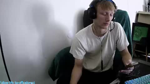 Snapshot of domohead0 chatting on 07.14.26 dom online show from 07.14.26