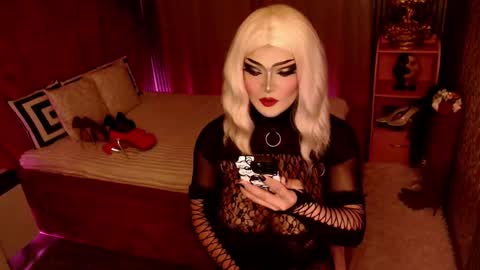 Snapshot of domtrans4sub chatting on 12.11.24 online show from 12.11.24