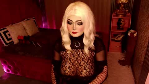 Snapshot of domtrans4sub chatting on 12.14.24 online show from 12.14.24