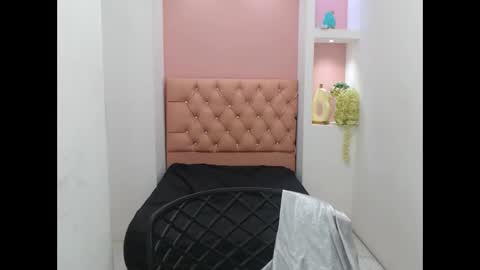 dona_tella online show from 09.12.25