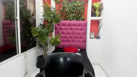 dona_tella online show from 10.30.25