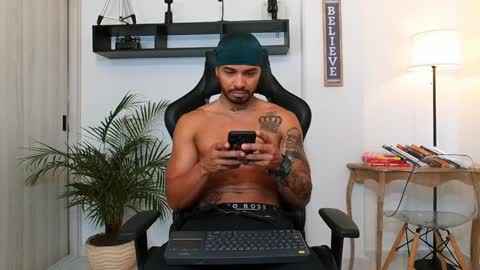 Snapshot of donn_cruz chatting on 04.12.26 Victor online show from 04.12.26