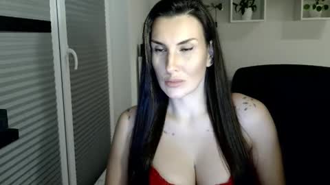 DonnaLive online show from 10.27.25