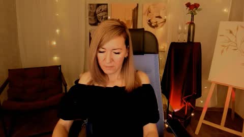 Snapshot of donnasmitth chatting on 12.16.25 Donna online show from 12.16.25