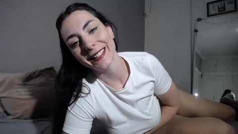 Snapshot of dontcallmeangel_ chatting on 02.02.25 Iara online show from 02.02.25