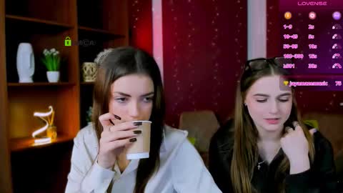 Snapshot of dora_di1 chatting on 11.05.25 we online show from 11.05.25