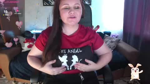 Snapshot of doraross chatting on 04.15.26 Dora online show from 04.15.26