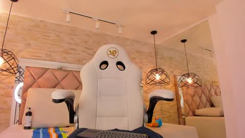  DOROTHY online show from 01.17.25