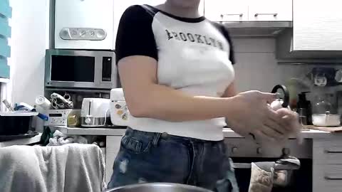 Dorrie Ann online show from 02.04.25