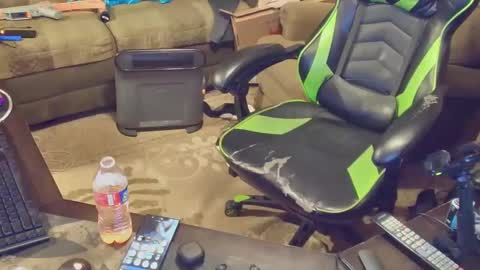 DotYourEyezez  online show from 12.12.24