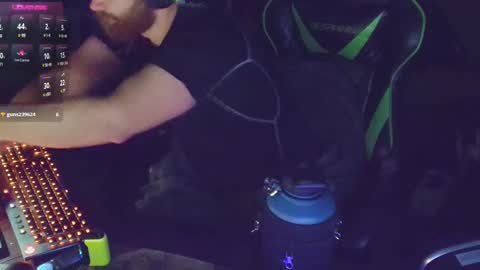 DotYourEyezez  online show from 02.14.25