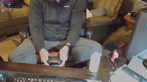 DotYourEyezez  online show from 11.28.25