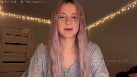 Snapshot of doublecuties chatting on 10.19.25 Lana Eva dont forget to give us a thumb up online show from 10.19.25