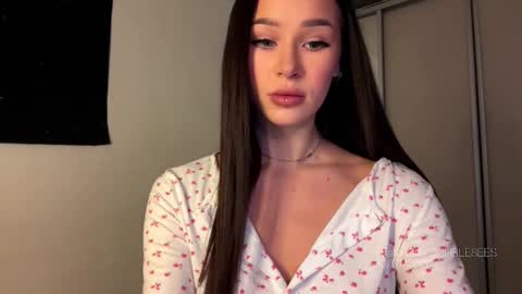 MOLLYYYY dont forget to give me a thumb up online show from 01.10.26