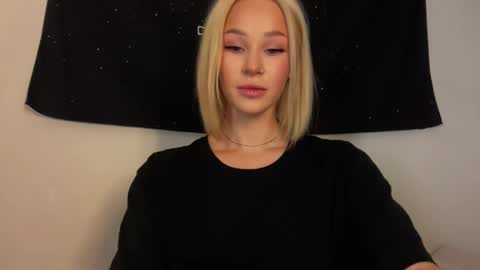 MOLLYYYY dont forget to give me a thumb up online show from 04.24.26