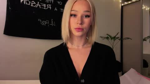 MOLLYYYY dont forget to give me a thumb up online show from 04.27.26