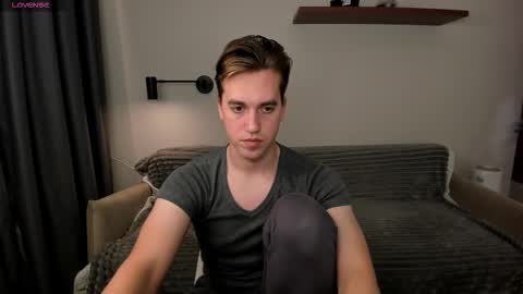 Snapshot of dr_your_dream chatting on 10.19.25 Mervin online show from 10.19.25