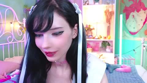 Snapshot of draculaura_ chatting on 12.04.24 Draculaura online show from 12.04.24