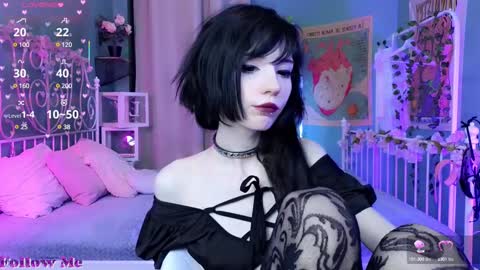Snapshot of draculaura_ chatting on 02.23.25 Draculaura online show from 02.23.25