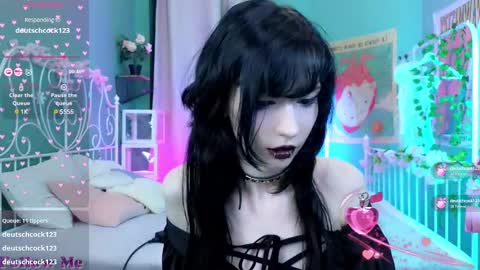 Snapshot of draculaura_ chatting on 03.04.25 Draculaura online show from 03.04.25