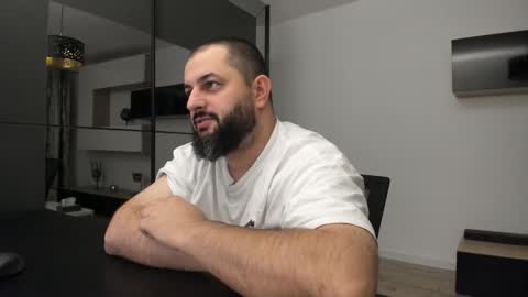 Snapshot of dravenpeak chatting on 09.26.25 DravenPeak online show from 09.26.25