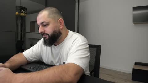 Snapshot of dravenpeak chatting on 10.20.25 DravenPeak online show from 10.20.25