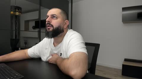 Snapshot of dravenpeak chatting on 10.20.25 DravenPeak online show from 10.20.25