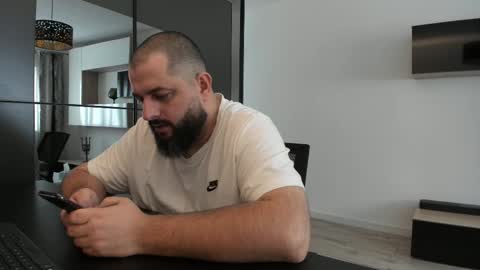 Snapshot of dravenpeak chatting on 10.21.25 DravenPeak online show from 10.21.25