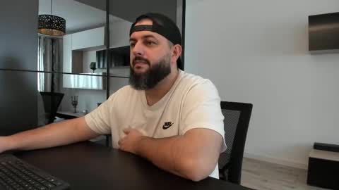 Snapshot of dravenpeak chatting on 10.28.25 DravenPeak online show from 10.28.25