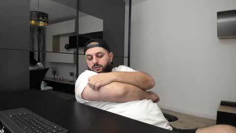 Snapshot of dravenpeak chatting on 10.28.25 DravenPeak online show from 10.28.25